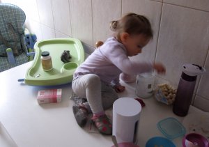 asztalramászás, köles a babakocsiban 009