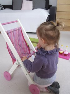 asztalramászás, köles a babakocsiban 015